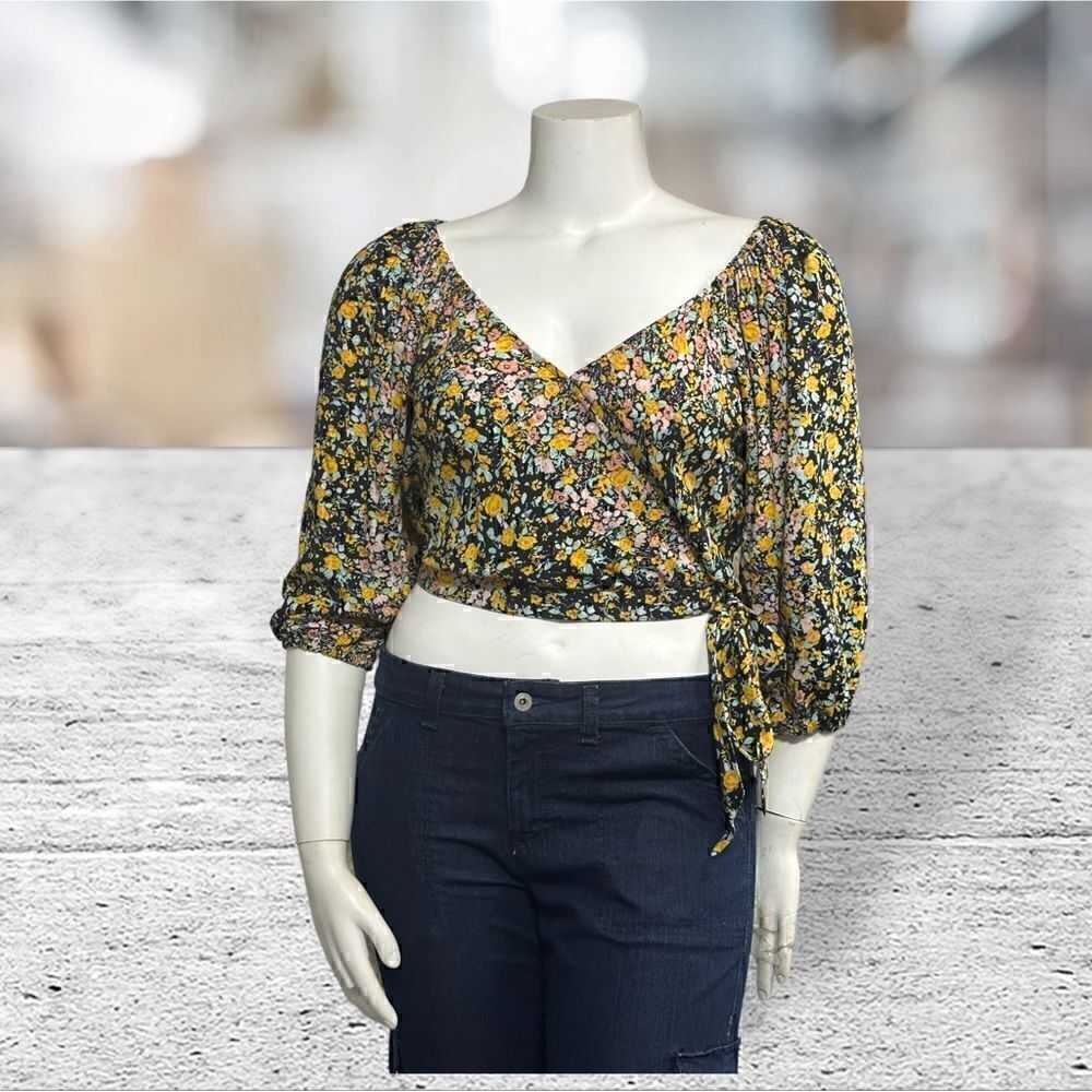 BCBG Puffy Sleeves Side Tie Floral Crop Top Size L